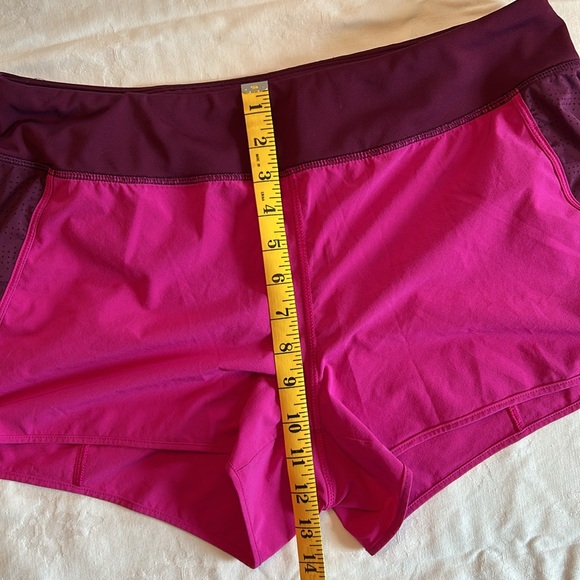 Women’s Athleta Magenta Pink Running Shorts Size L - Picture 6 of 13